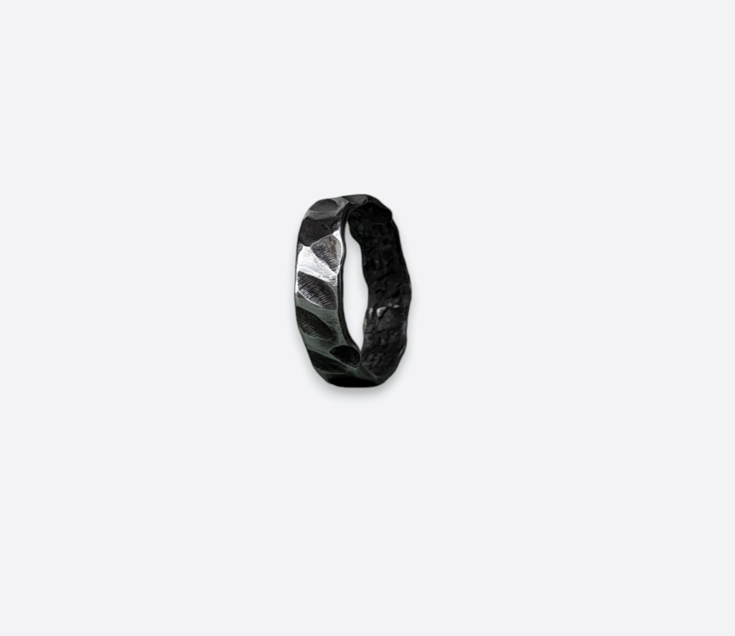 Anello Battuto Nero Acciaio